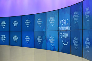 Ouverture du Forum de Davos sur des perspectives économiques moroses